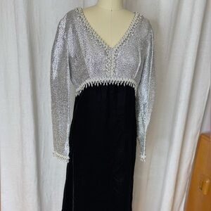 1960s VINTAGE SILVER LAME BLACK VELVET GOWN WITH BEADING MEDIUM